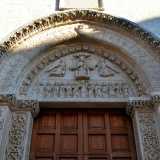 Il terzo e ultimo arco a rosette...